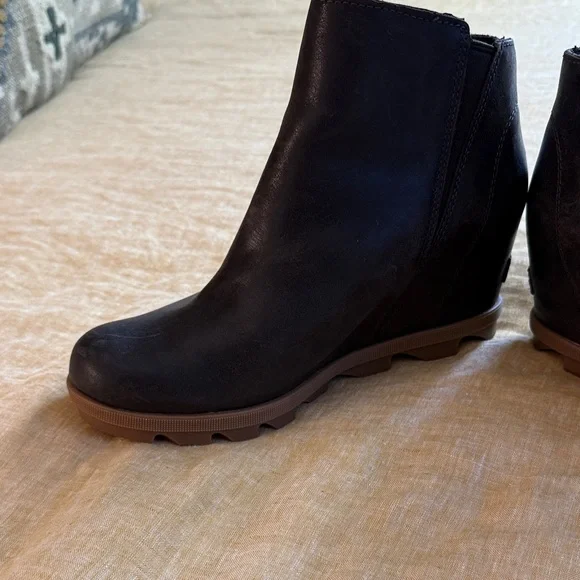 Joan of Arctic Wedge II zip up boots - Picture 5 of 17